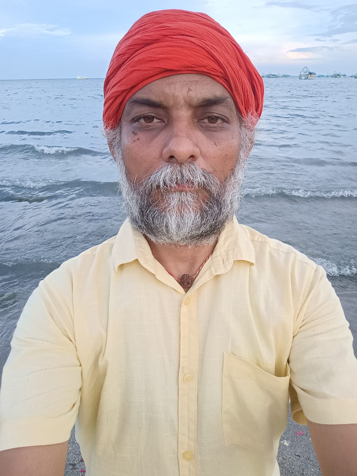 Purohit Charudutt — performing puja